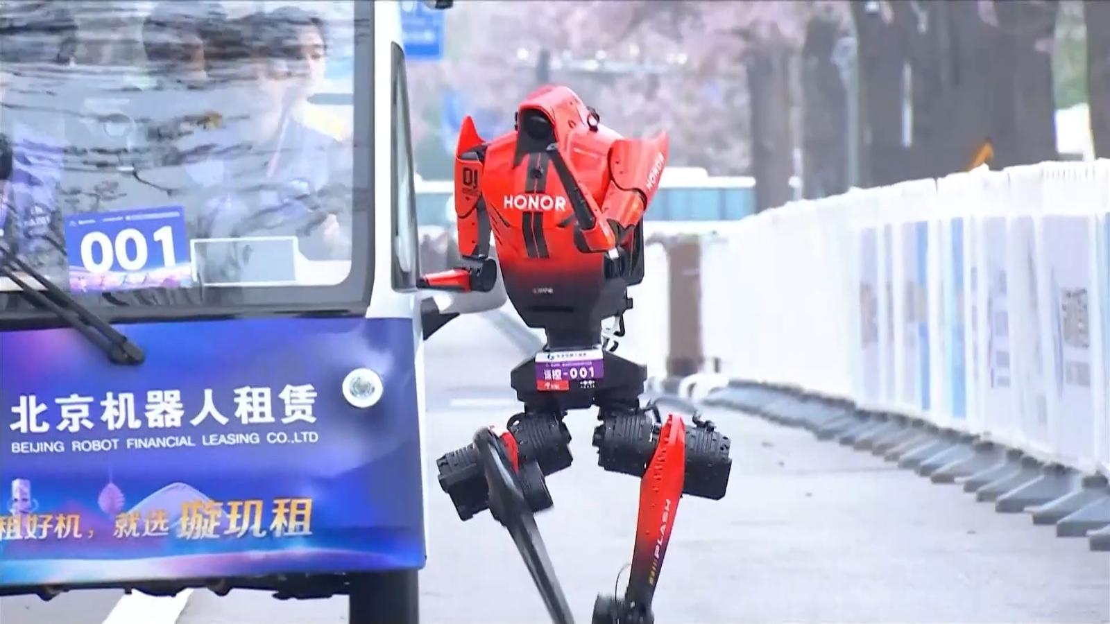 Robotlar Pekin Yarı Maratonu'nda Rekor Kırdı: İki Saate Yakın İyileşme!