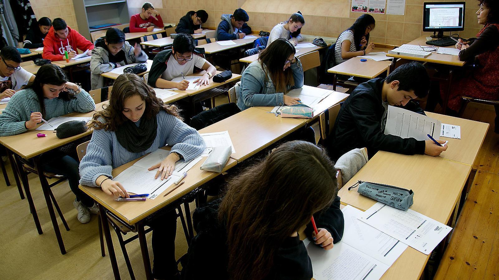 Katalonya'da Eğitimde Yeni Dönem: Tanılayıcı Sınavlara Yazılı Anlatım Dahil Ediliyor