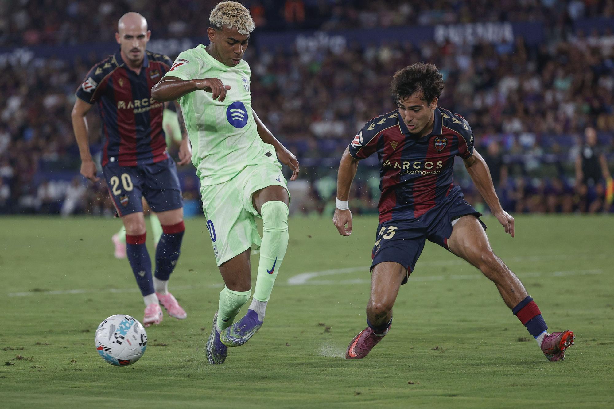 La Liga'da Zorlu Deplasman: Barça'nın Levante Sınavı ve Şampiyonluk Yolu