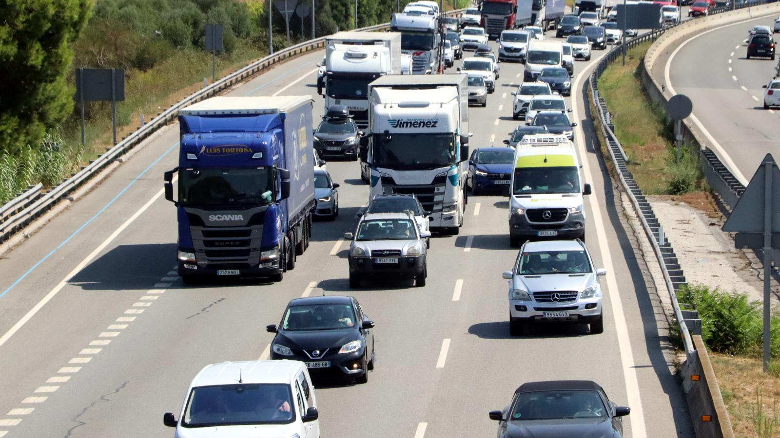 Diada Tatili Öncesi Barselona'dan Büyük Göç: Yüz Binlerce Araç Yola Çıktı