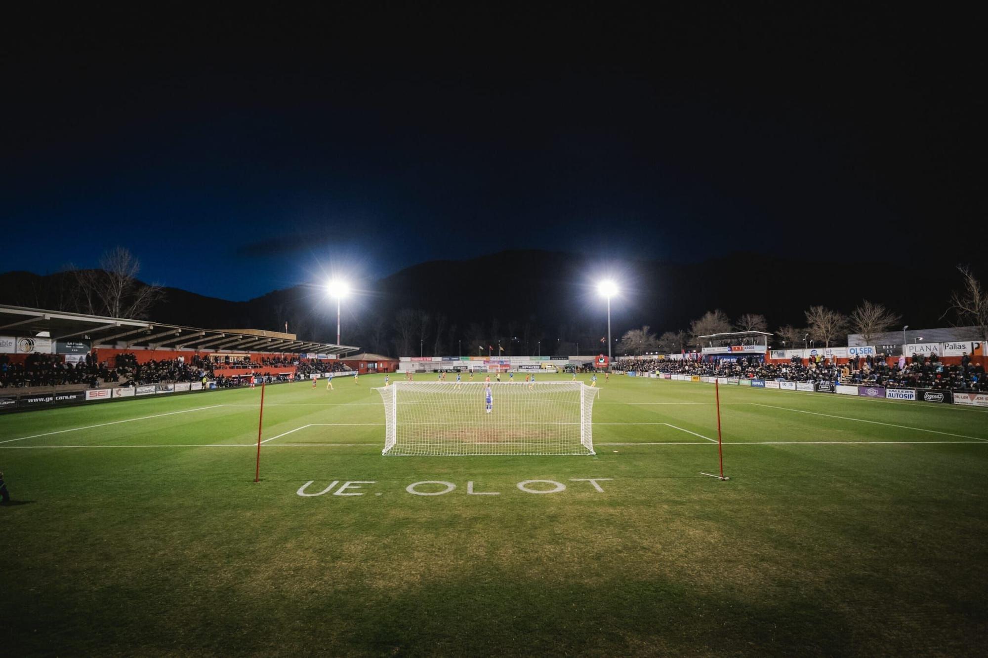 Katalan Futbolunun Büyük Paradoksu: Sant Andreu'nun Doğal Çim Sınavı