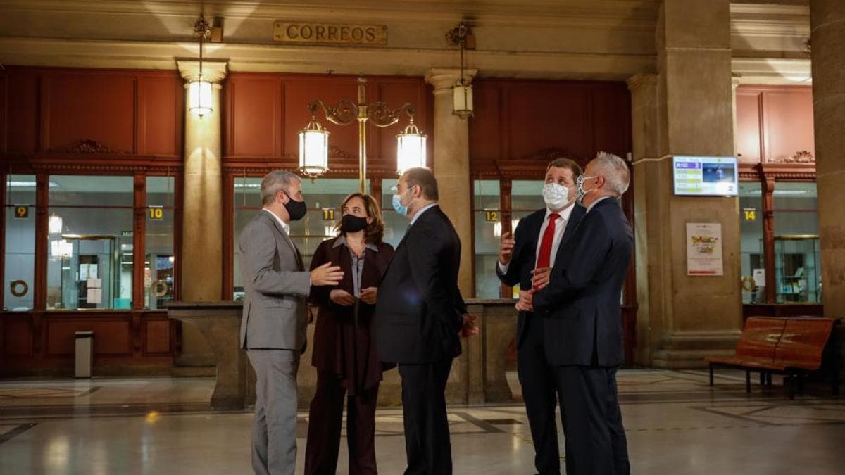 Barselona'daki Postane Binası İçin Beş Yılı Aşan Nafile Bekleyiş