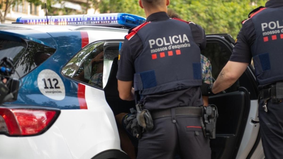 Santa Coloma'da İş Yerlerini Soyan Seri Hırsız Yakalandı: Mossos'tan Başarılı Operasyon