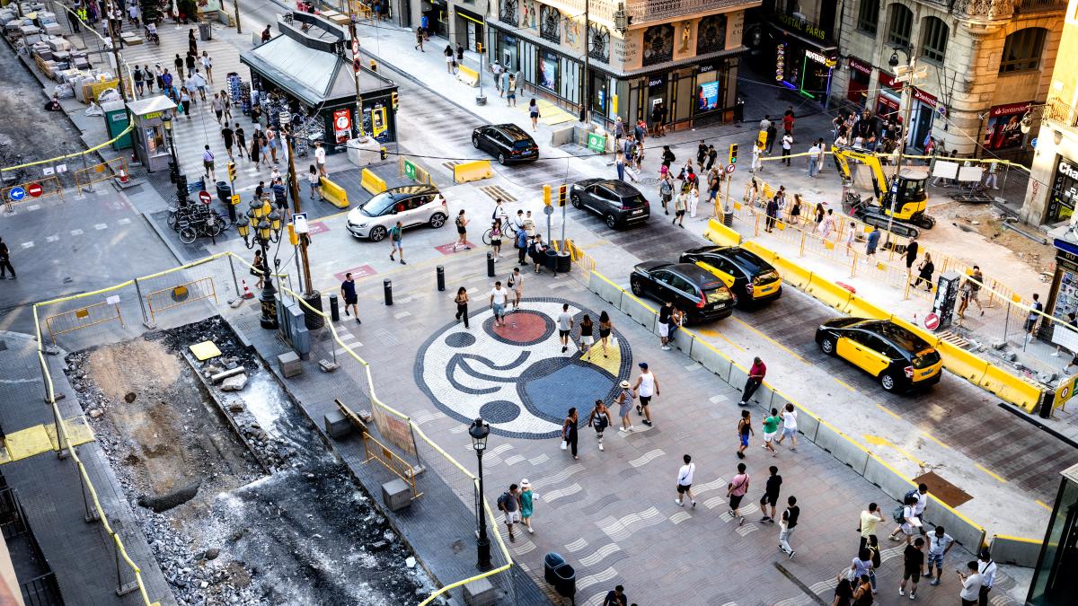 Barselona'nın İkonik La Rambla'sı İki Yıl Sonra Trafiğe Açıldı: Reform Sürecinde Yeni