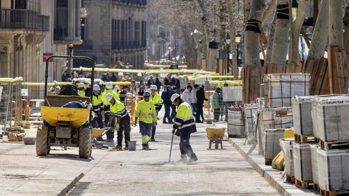 Barselona'nın Simge Caddesi La Rambla'da Yangın Alarmı: Ulaşım Kilitlendi