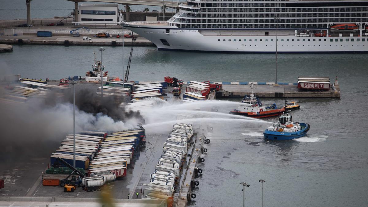 Barselona Limanı'nda Korkutan Yangın: Dev Duman Sütunu Şehri Kapladı