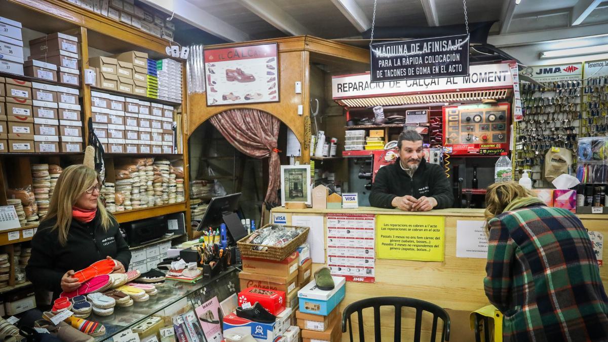 <h1>Eixample'ın Kalbinde Bir Asırlık Direniş: La Tienda de las Alpargatas'ın Zamana