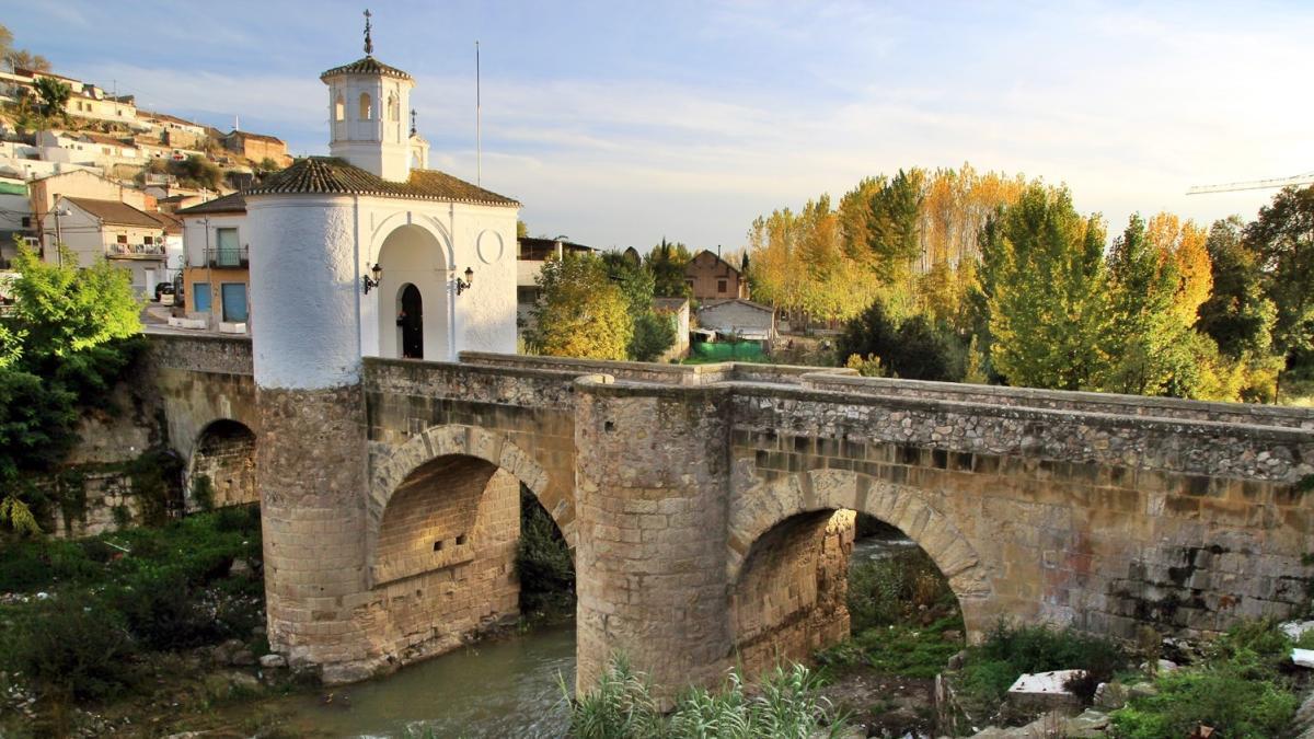 Pinos Puente Köprüsü'nde Akrobatik Gösteri Faciası: Genç Adam Yaralandı
