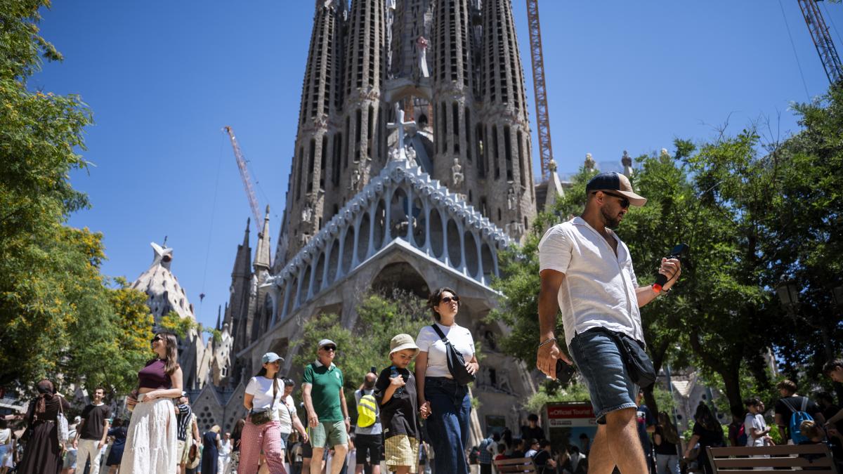 Barselona'da Turizm Krizi: Sagrada Família Çevresi 'Sürekli Çöküş'ten Şikayetçi