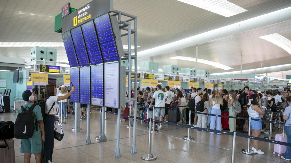 Barselona El Prat Havalimanı'nda Grev Şoku: 20'den Fazla Uçuş İptal Edildi