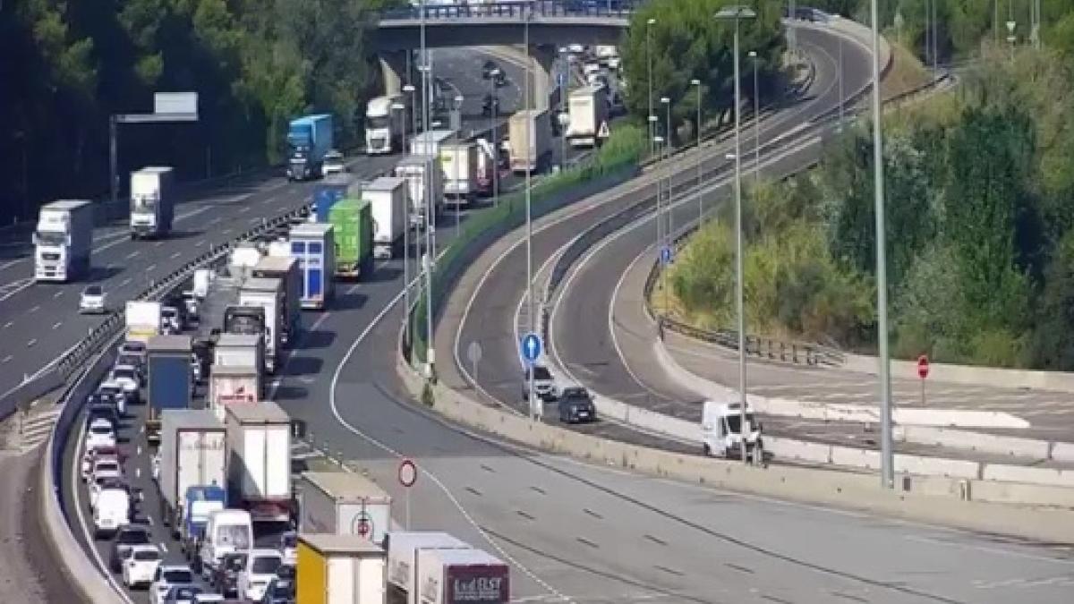 AP-7 Otoyolu'nda Zincirleme Kazalar: Barselona Trafiği Felç Oldu
