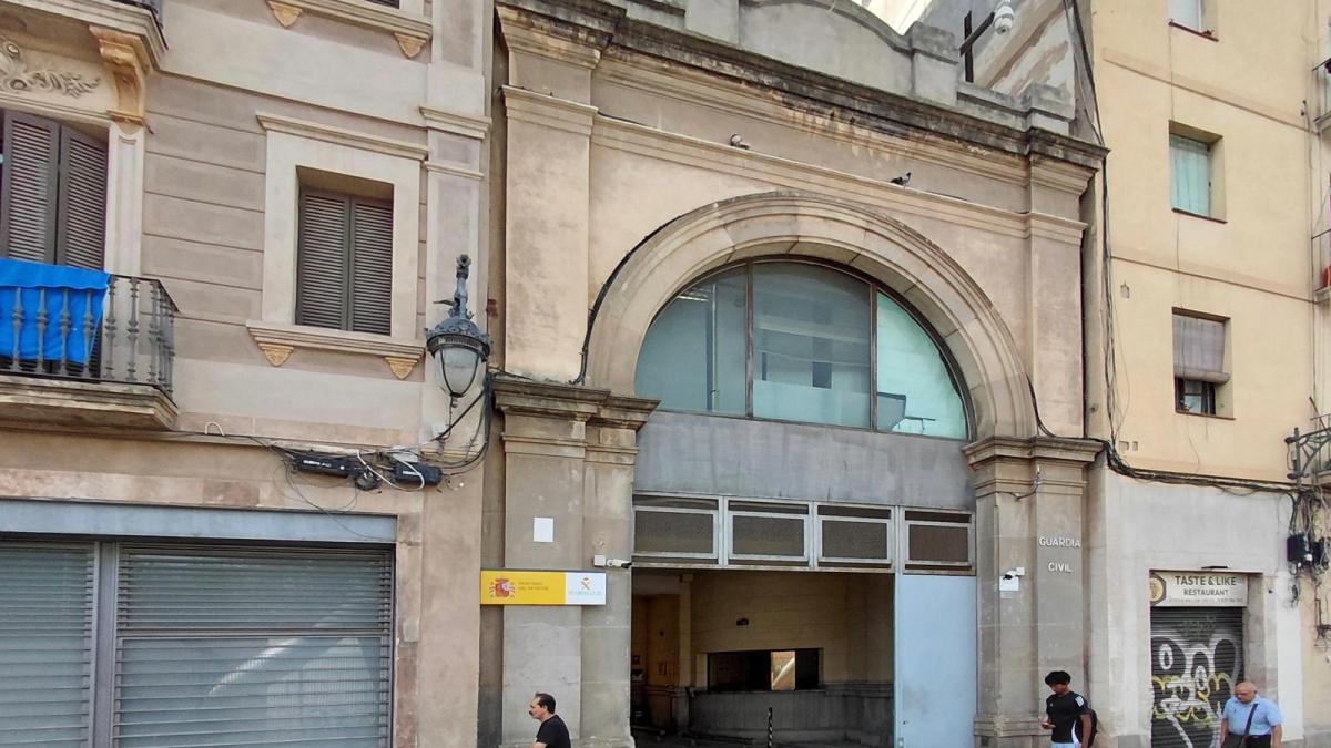 Barselona'nın Sanayi Mirası: Raval'daki Gizemli Kapının Hikayesi