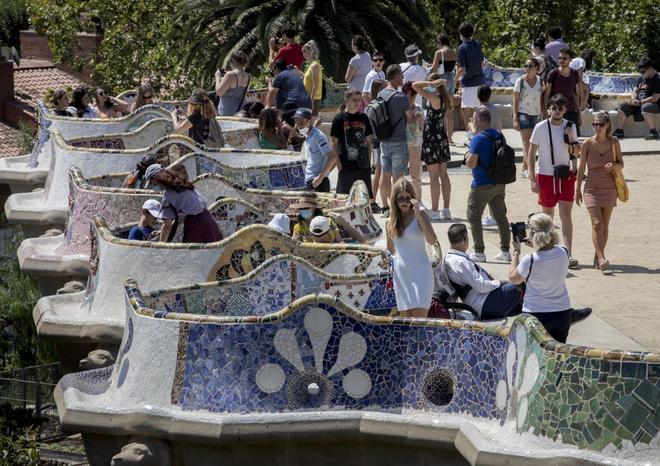 Park Güell'de Carmina Burana Rüzgarı: Liceu Korosu'ndan Eşsiz Bir Konser Deneyimi