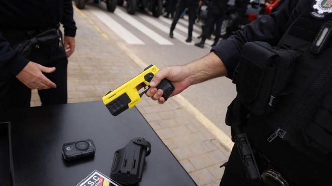 Barselona'da Taser Tartışması Yeniden Alevleniyor: Collboni, Temmuz Ayında Oylamaya