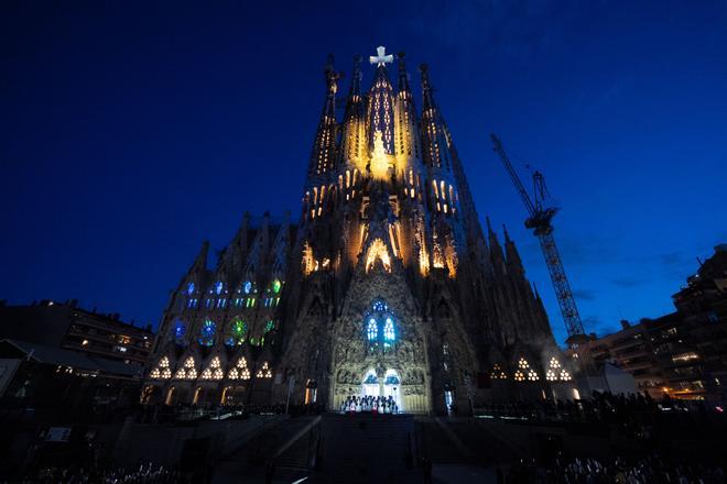 Sagrada Familia Kulesi: Barselona'nın Sürekli Gurur Kaynağı ve Kent Tartışmaları