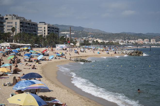 Badalona Sahili'nde Genç Bir Ceset Bulundu: Gizemli Ölüm Soruşturuluyor