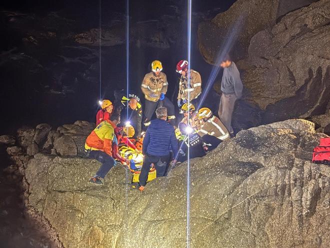 Palamós'ta Kayalıklara Düşen Adam Denizden Kurtarıldı: Kutsal Hafta'da Artan Kurtarma