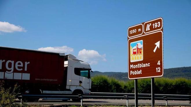 AP-2'de Kamyon Kazası: Montblanc'ta Yük Kaybı ve Kilometrelerce Trafik Sıkışıklığı