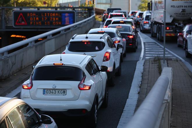 Barselona'da Trafik Felci: B-10 ve B-20'de 9 Kilometreyi Aşan Kuyruklar Şehri Kilitledi
