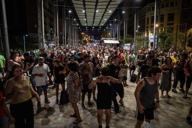 Barselona'nın Kalbinde Gelenek ve Eğlence: Sants Festivali 2026'ya Doğru