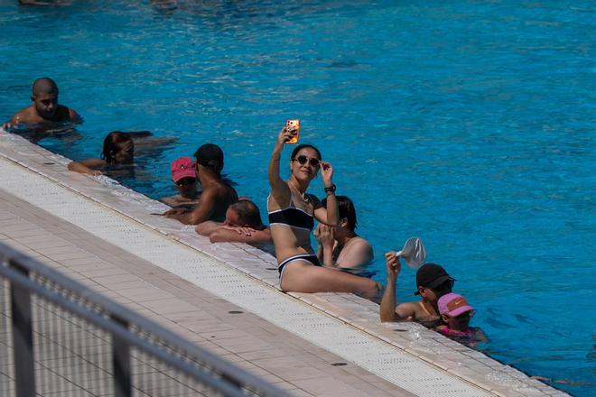 Barselona Havuzları Aşırı Sıcaklarda Dolup Taşıyor: 'Tek Kurtuluş Yolu'