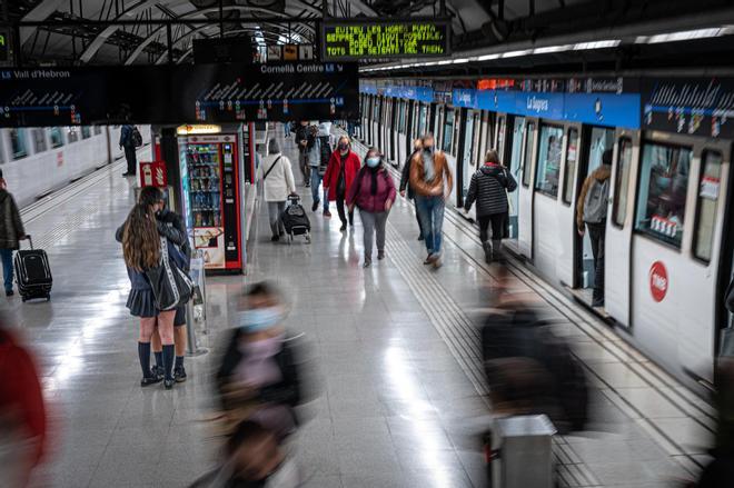 Barselona Metrosu L5 Hattı'na Rodalies Krizi Nedeniyle Takviye: Yoğunluğa Çözüm Aranıyor