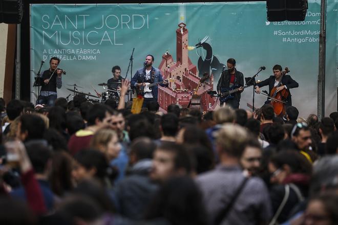 Barselona'da Sant Jordi Kutlamaları: Kitap, Gül ve Müzik Şöleni