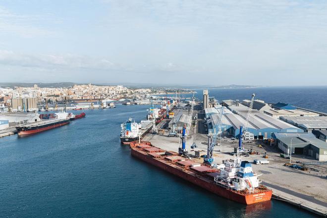 Tarragona Limanı'nda Korku Dolu Anlar: Tahıl Gemisinde Mahsur Kalan İşçi Yaralandı