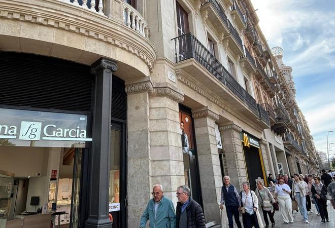 Barselona'da Pazar Alışverişi Canlandı: Turist Bölgeleri Doldu, Mahalleler Sakin