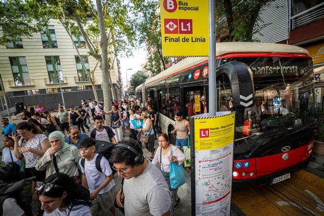 Barselona L1 Metrosu'ndaki Kesinti Kaosa Yol Açtı: Yoğunluk ve Sıcak Yolcuları Çileden