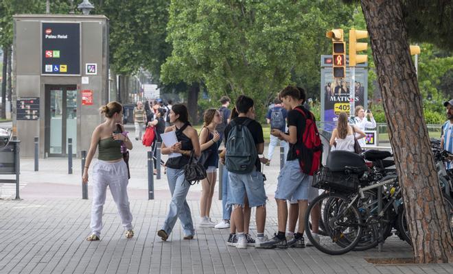 Papa XIV. Leo'nun Barselona Ziyareti PAU Sınavlarını Gölgede Bırakıyor: Öğrencileri