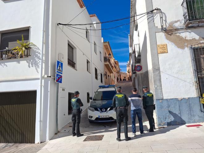 Alicante'de Kadına Yönelik Şiddet Zanlısı Evde Barikat Kurdu: Guardia Civil Harekete Geçti