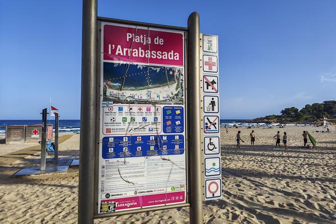 Tarragona'da Sahilde Uyuyan Adam, Temizlik Aracının Çarpmasıyla Hayatını Kaybetti