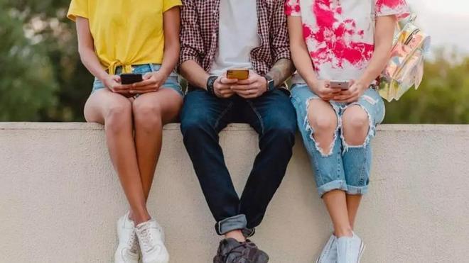 Plajda Telefonunuz Çalınırsa Ne Yapmalı? Katalan Polisi'nden Önemli Uyarılar