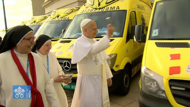 Papa Leo XIV'ten Ukrayna'ya Umut Köprüsü: Rahibe Caram'ın Ambulanslarına Kutsama