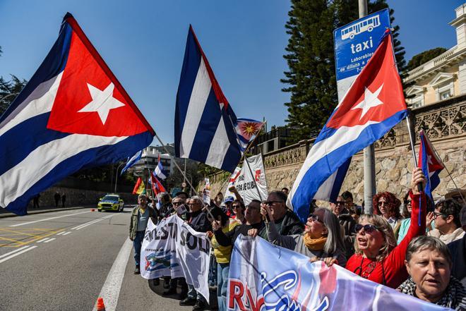Barselona'da Küba İçin Sesler Yükseldi: ABD Ambargosuna Protesto