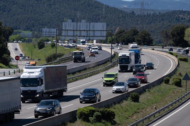 Güneş Tutulması Dönüşü Katalonya'yı Felç Etti: AP-7 Otoyolu Kilitlendi