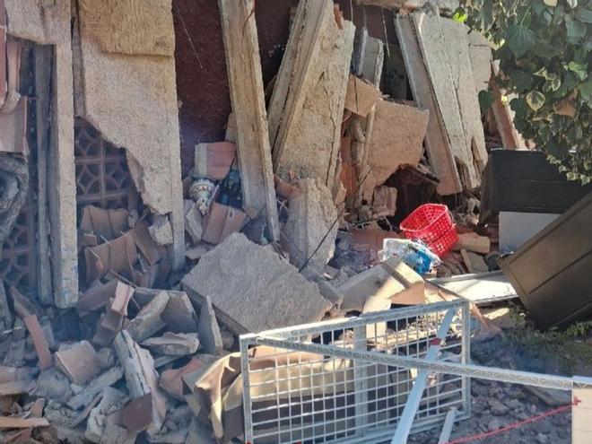 Tarragona'daki Calafell'de Balkon Çökmesi: İki Kişi Yaralandı, Yapı Güvenliği Tartışılıyor