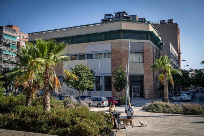 Sant Adrià'dan Yaşlılara Özel Konut Hamlesi: Telefónica Binası 2 Milyon Euro'ya Satın