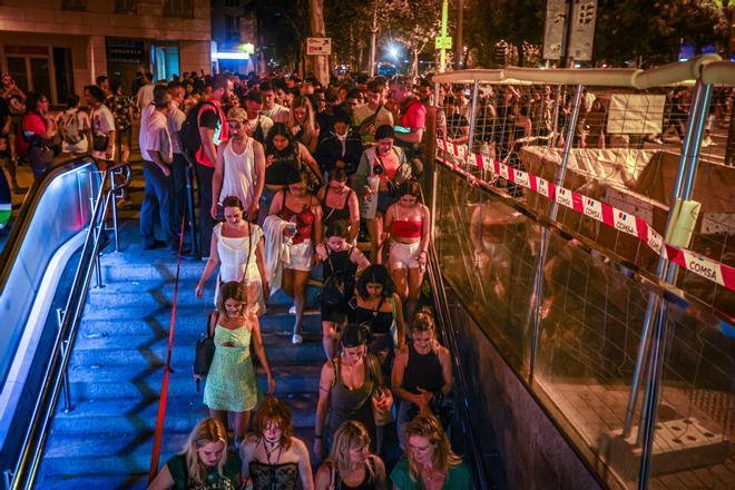 Barselona'da Sant Joan Kutlamaları: Toplu Taşıma Saatleri Uzatıldı, Şehir Hazır!