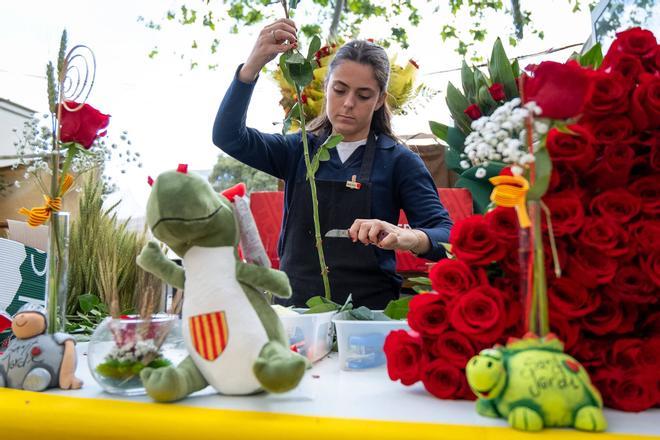 Barselona'da Sant Jordi Kutlamaları Orta Çağ Ruhuyla Bir Hafta Sonuna Yayılıyor