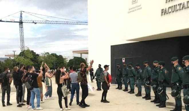 Alicante Üniversitesi'nde Vox Protestosu: Dört Gence Üç Yıl Hapis İstemi