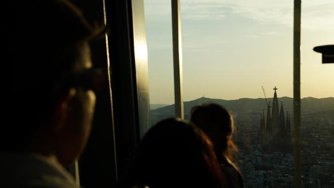 Barselona'da Güneş Tutulması Şöleni: Torre Glòries'ten Nefes Kesen Görüntüler