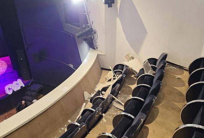 Pontevedra Tiyatrosu'nda Tavan Çöktü: Dört Yaralı, Gösteri İptal Edildi