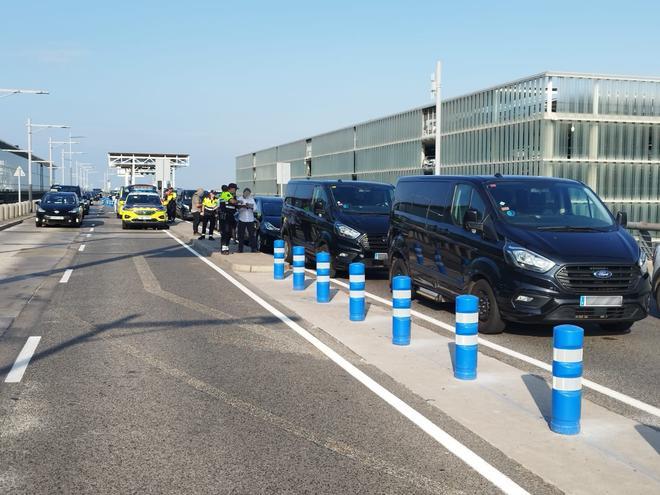 Barselona Havalimanı'nda Korsan Taksi Operasyonu: 8 Araç Bağlandı