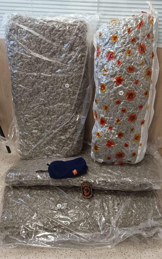 **La Jonquera Sınırında 33 Kilo Esrarla Yakalanan Sürücü: Avrupa Uyuşturucu Rotası