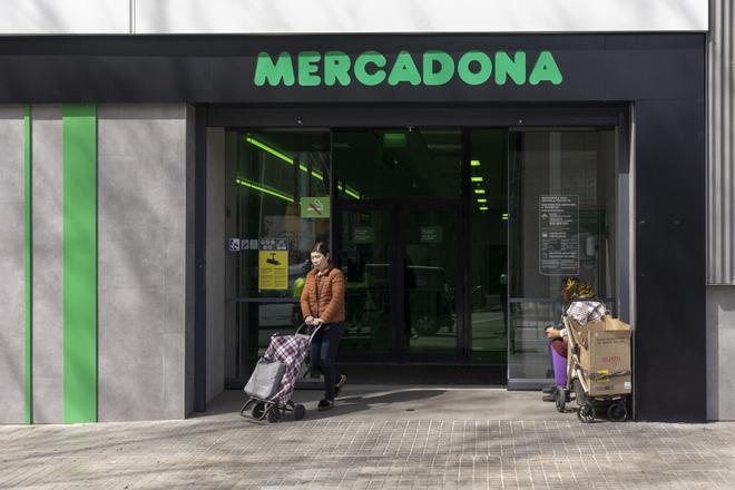 Katalonya'nın Ulusal Günü Diada'da Barselona'da Açık Mağazalar ve Süpermarketler