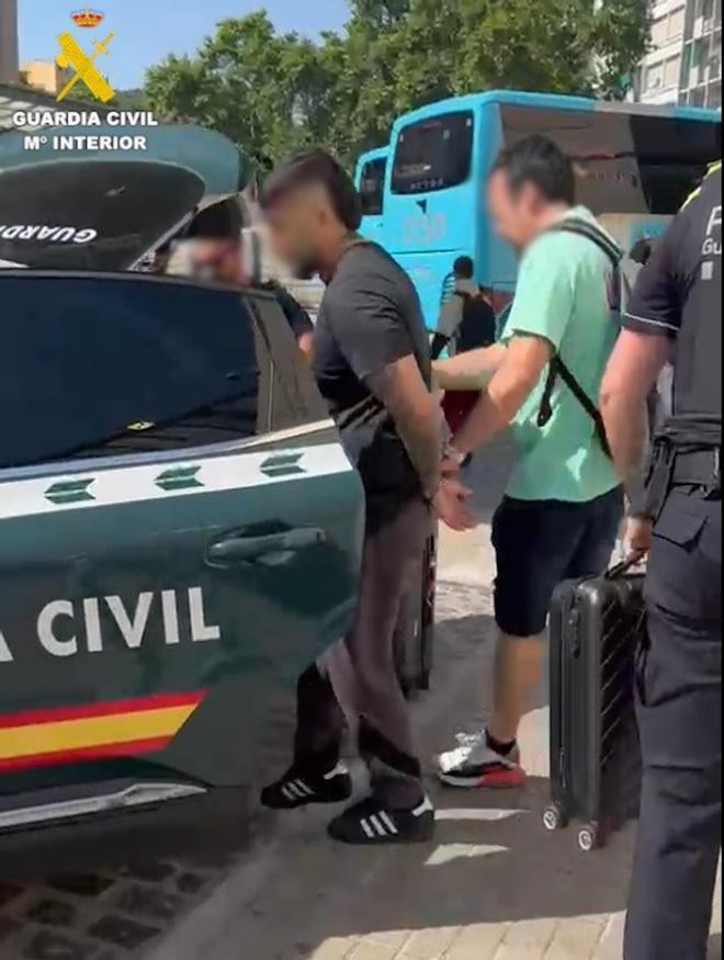 Barselona'da Otobüs Terminalinde Uyuşturucu Yakalandı: Paris Yolcusu Tutuklandı