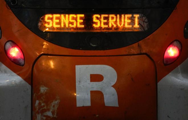 Barselona Havalimanı Tren Hattı Yangın Nedeniyle Kesildi: Bölgesel Ulaşım Krizde