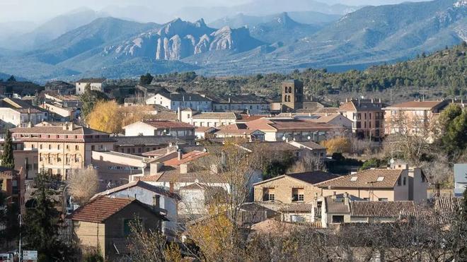 Ayerbe'de Eski Belediye Başkanı Ev Yangınında Hayatını Kaybetti: Eşi Ağır Yaralı